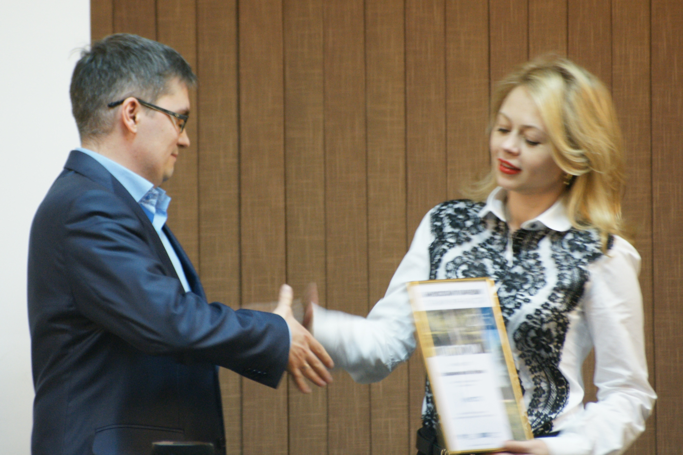 1 место - Караиванова Ирина, Санкт-Петербургский филиал АО «Альфа-Банк». Диплом вручает Иван Макаров (ВТБ24)