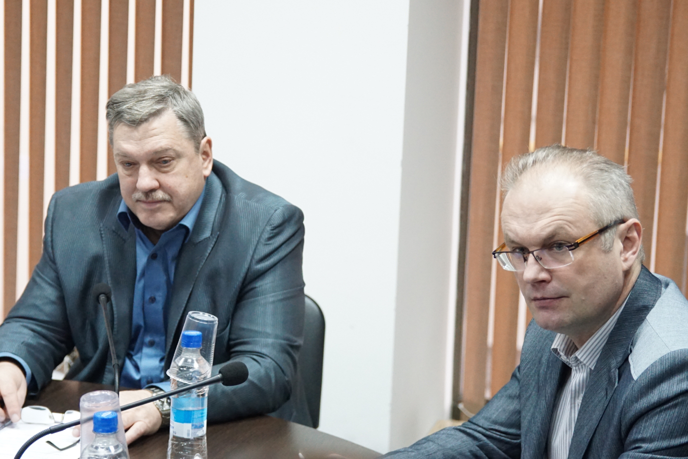 Джикович Владимир Велийкович - президент Ассоциации Банков Северо-Запада.
Пашнов Павел - главный редактор портала ок-информ.