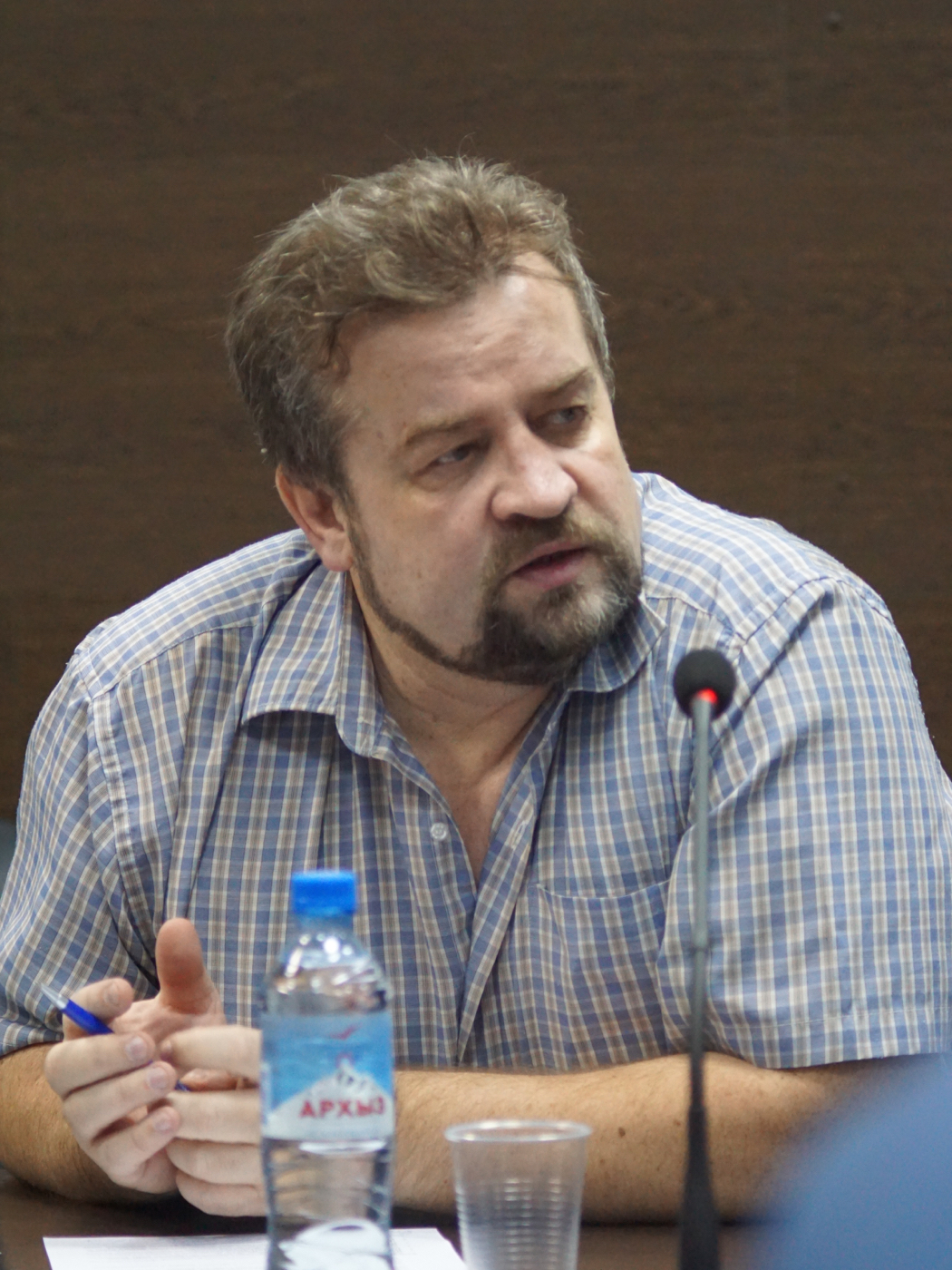 Александр Пирожков - редактор экономических новостей газеты 