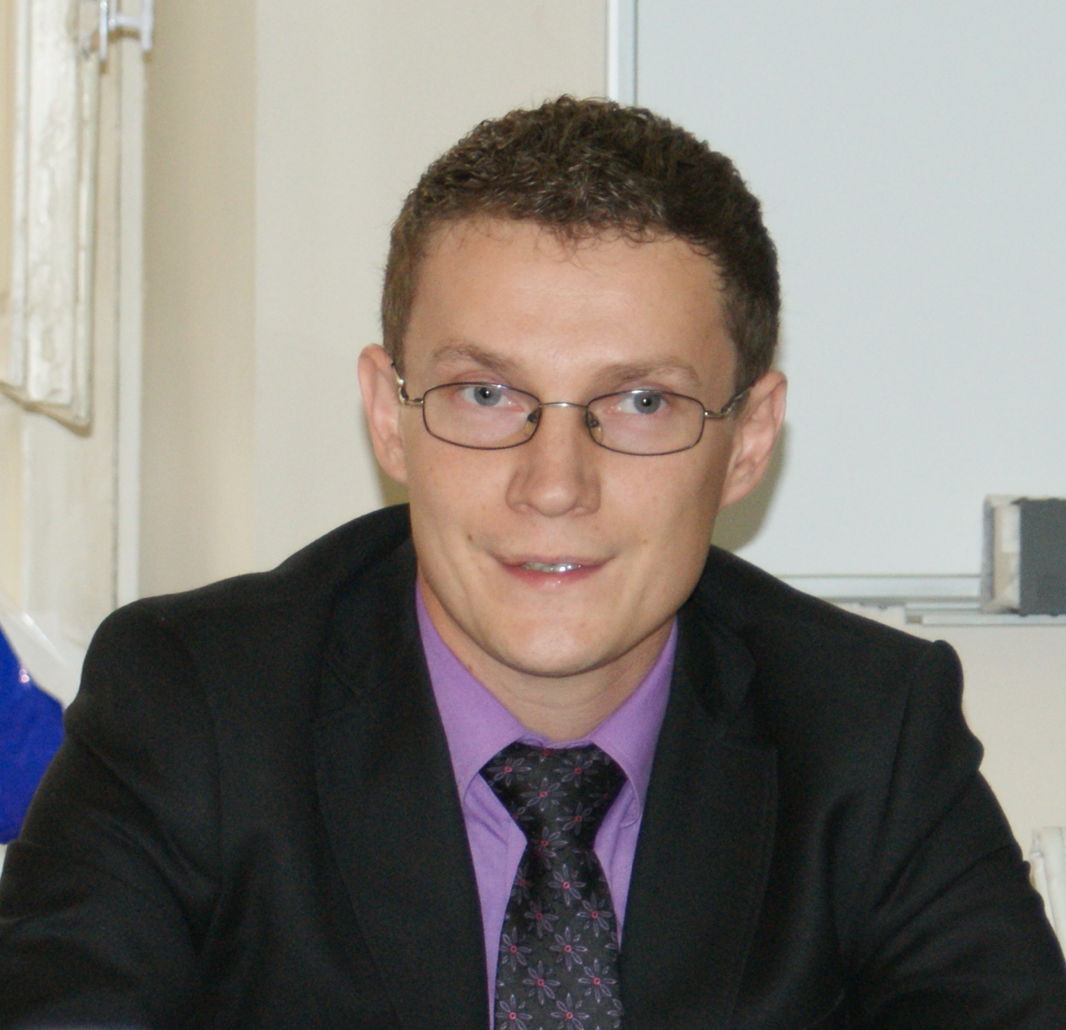 Зуев Алексей Викторович - начальник сектора по работе с автодиллерами Управления по работе с предприятиями, партнерами и органиции активных продаж Северо-Западного Банка Сбербанка России