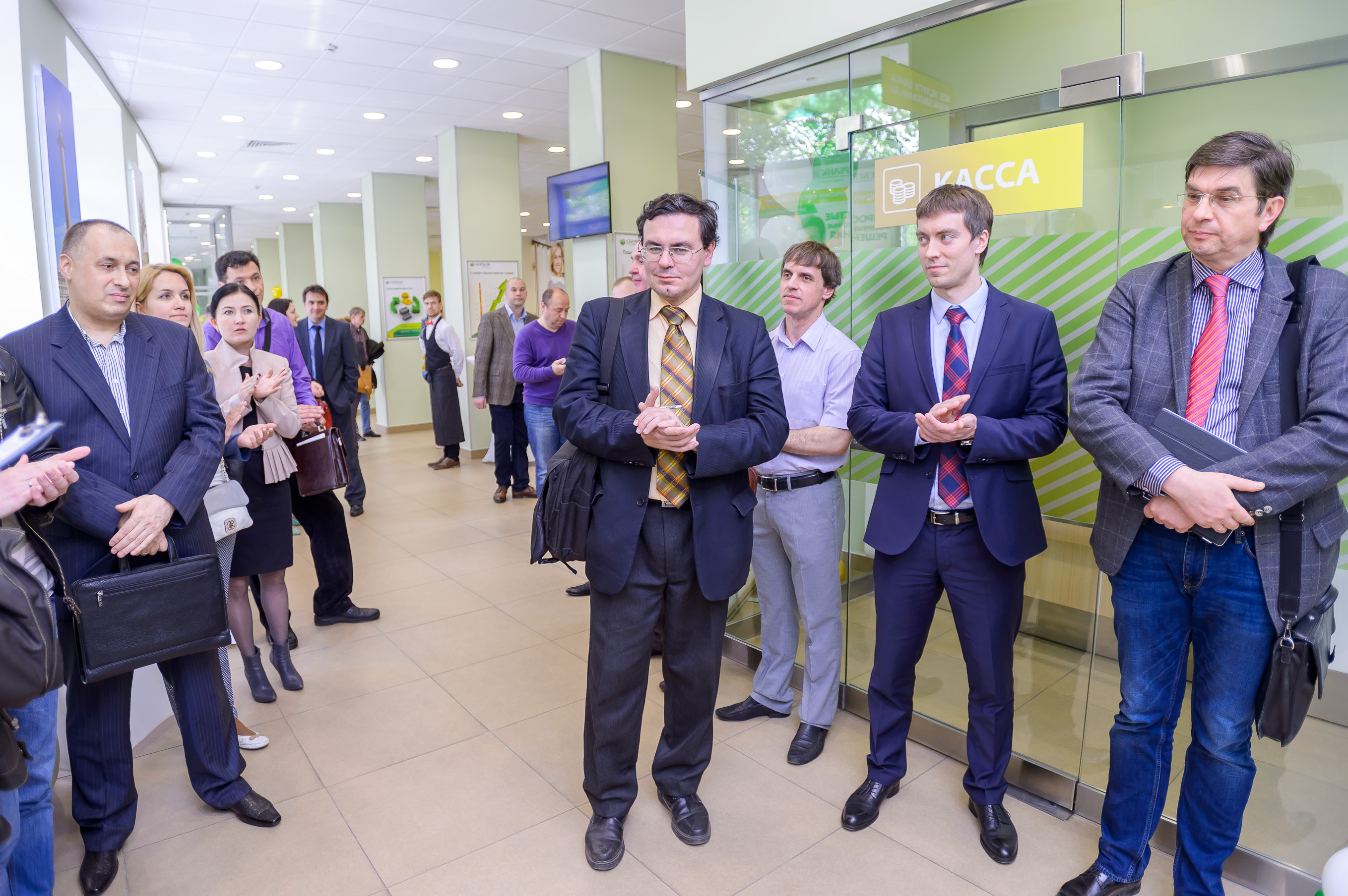 Гости на открытии первого на Северо-Западе Центра электронных сервисов для корпоративных клиентов Сбербанка России